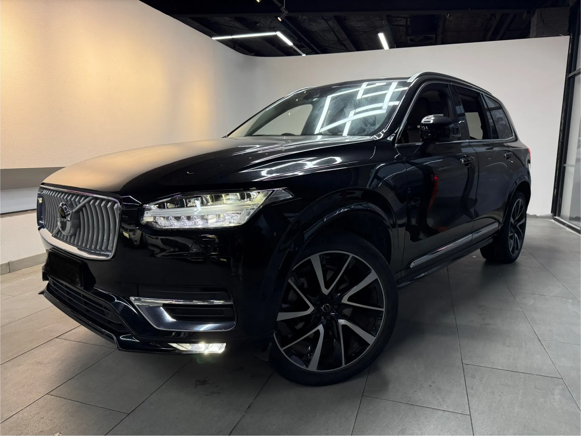 Scandinavian Luxury Meets Seven-Seat Family Practicality