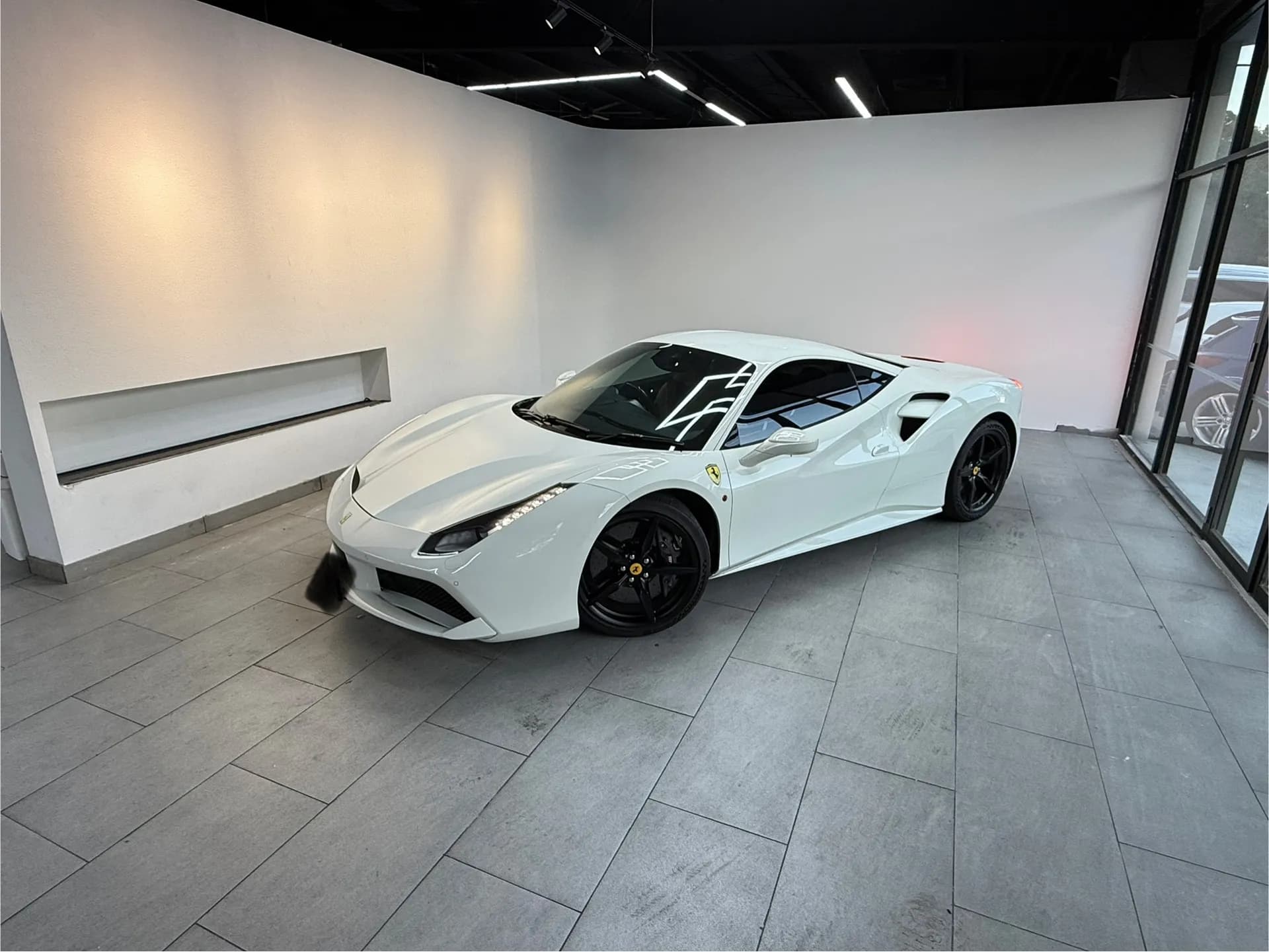 Ferrari 488 GTB: Twin-Turbo Excellence in White
